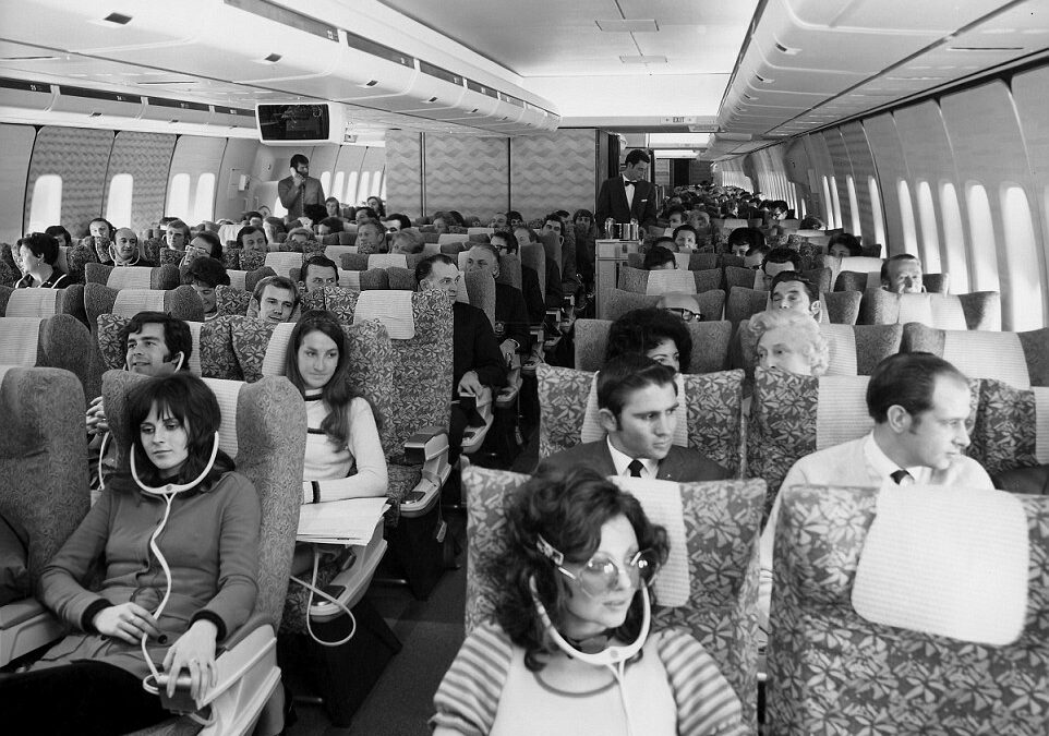 Flying Like It’s 1986: 3 Ways Technology and Trends Have Changed the In-Flight Experience