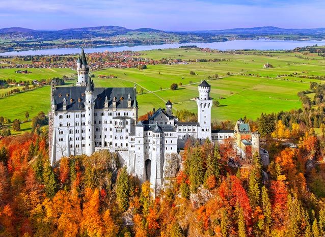 International Fall Foliage Tour: 3 Places to Soak in Autumn’s Beauty