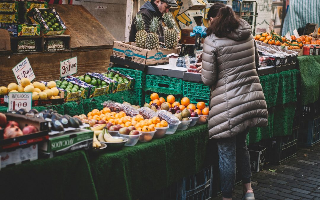 A Traveler’s Guide to Healthy Eating: Navigating Local Markets Worldwide